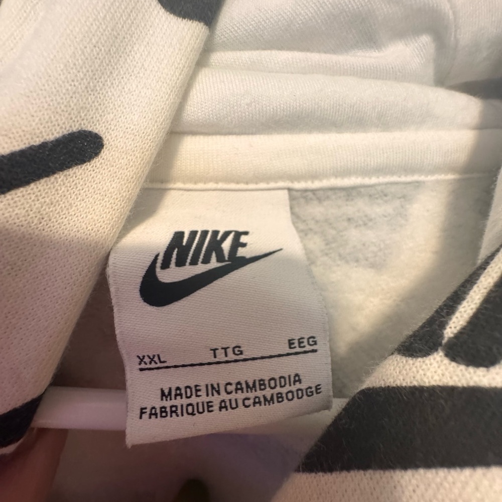Nike Black and White Graphic Hoodie - Picture 4 of 4